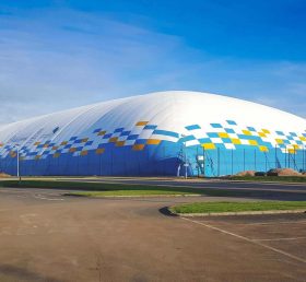 Tent3-012 104m x 65.7m 이중 가죽 돔은 카디프 렉시에 있는 축구 경기장에 있습니다.